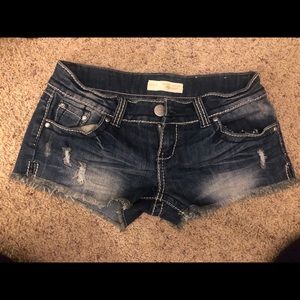 Distressed shorts with stretch